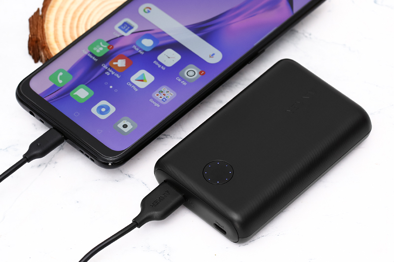 Sạc dự ph&ograve;ng Anker PowerCore II A1230 c&oacute; vỏ nhựa đen cứng c&aacute;p, chống b&aacute;m bụi v&agrave; v&acirc;n tay